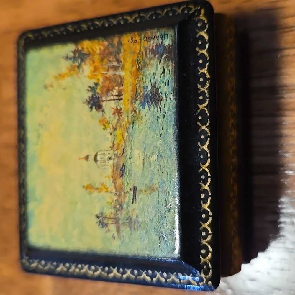 Vintage Fedoskino lacquer box, traditional Russian lacquer miniature painting.